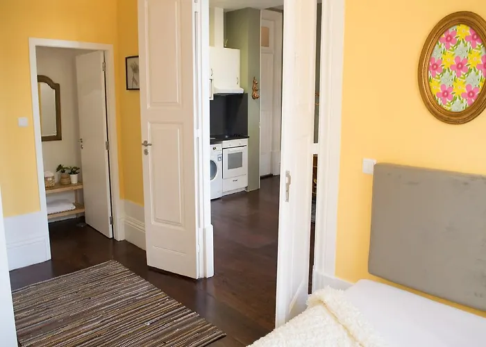 Merc Place Lejlighed