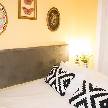 Merc Place Apartman *